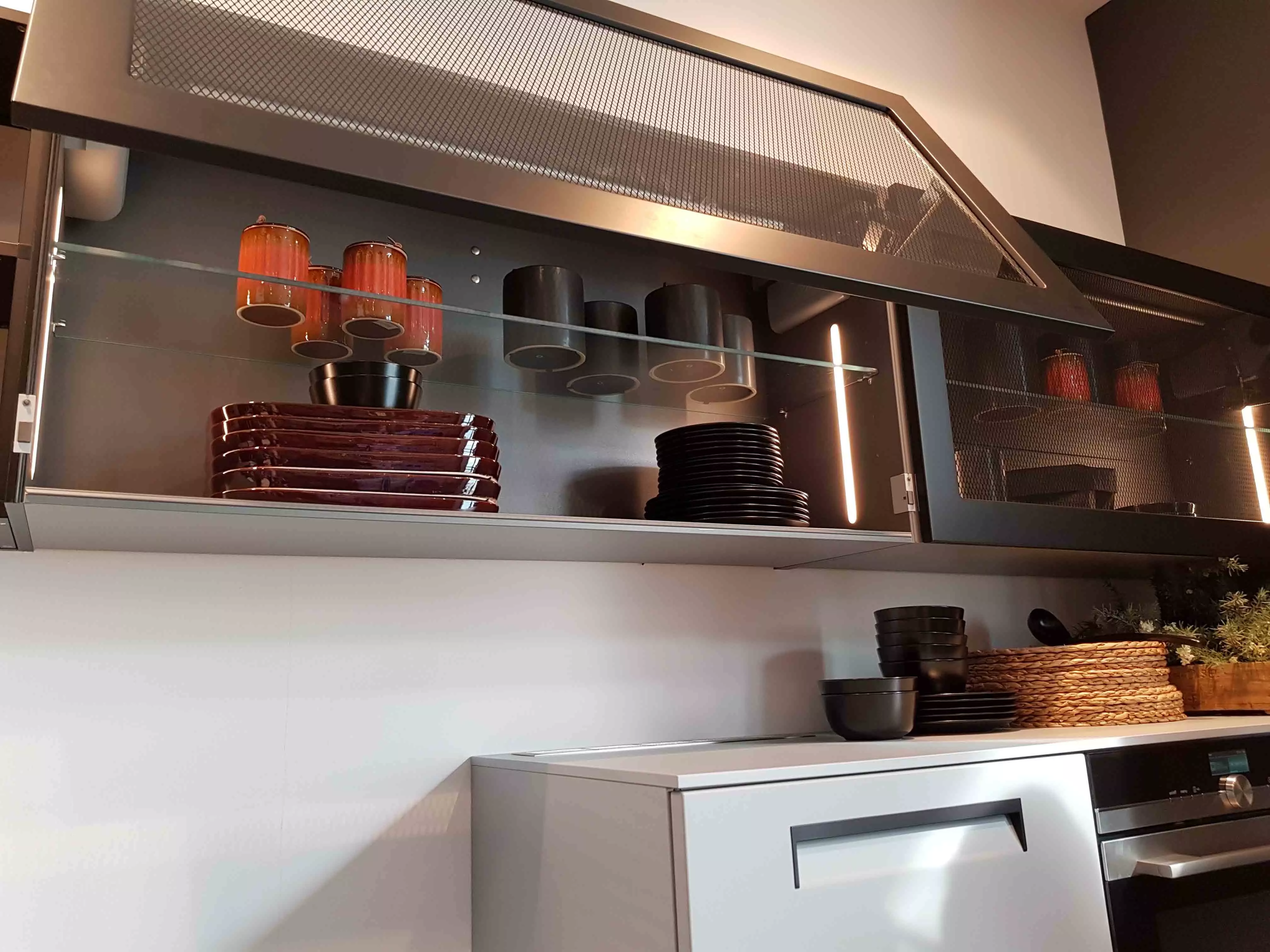 Detailaufnahme Oberschrank Küche mit Push to open