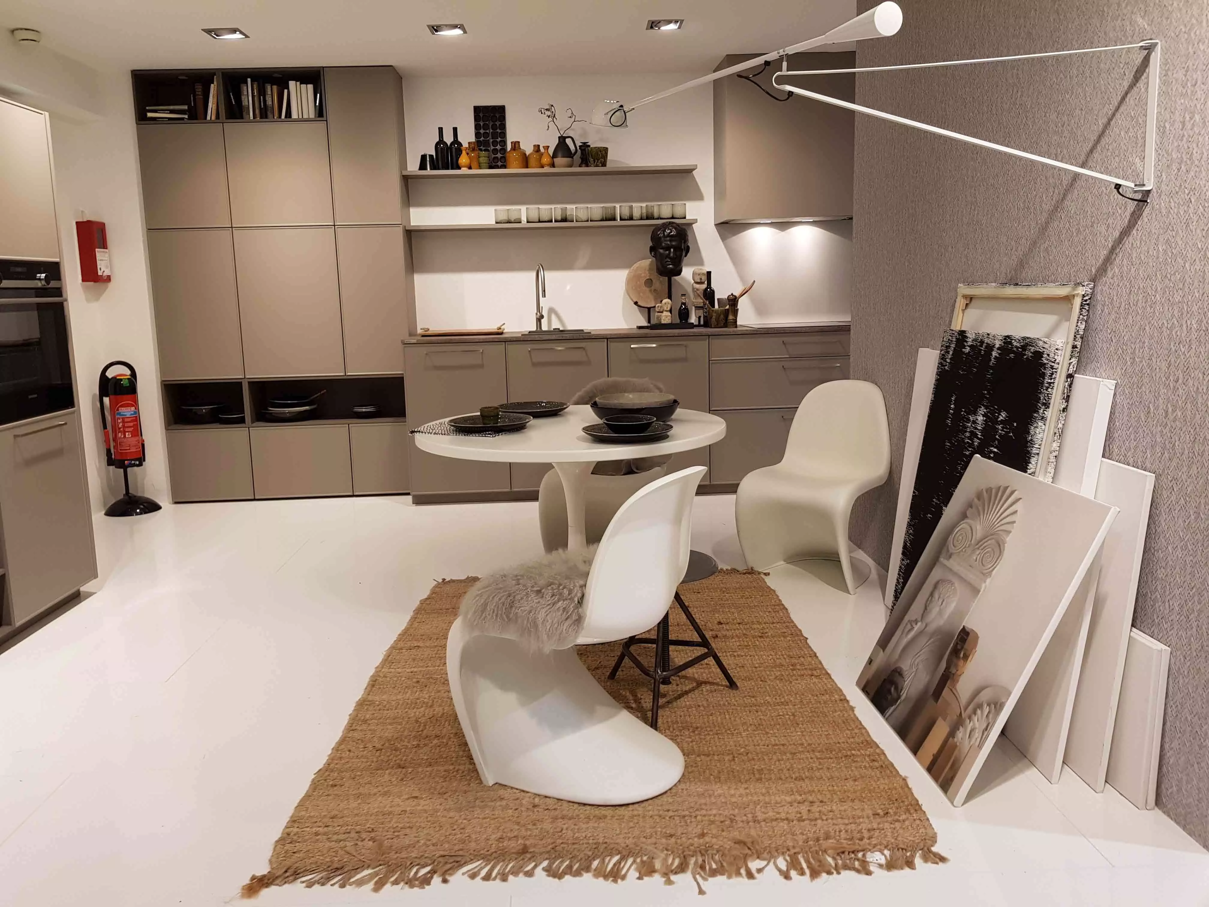 Modernes Küchendesign im skandinavischen Stil