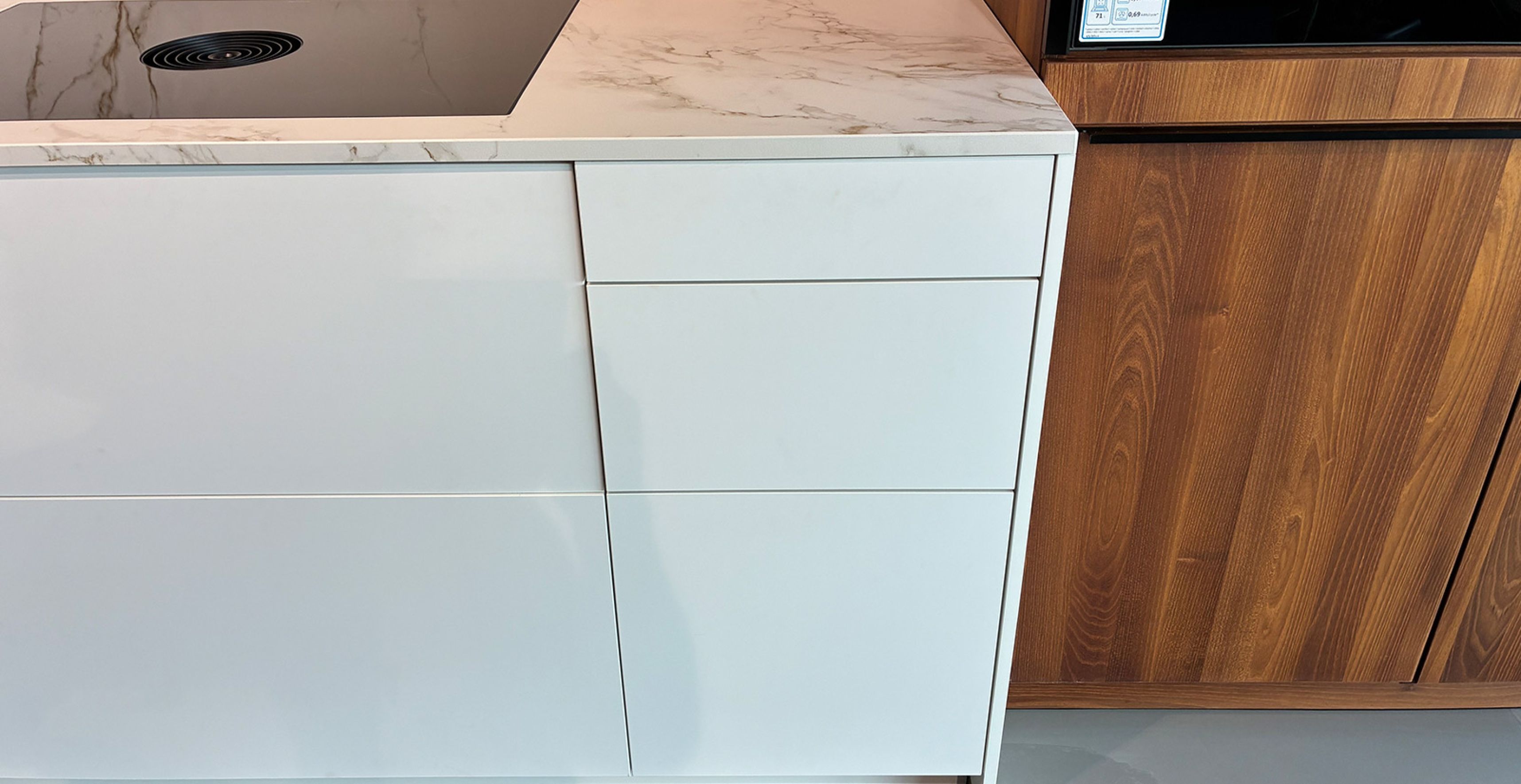 NÜW21-Unterschrank-Auszüge-geschlossen-1.jpg