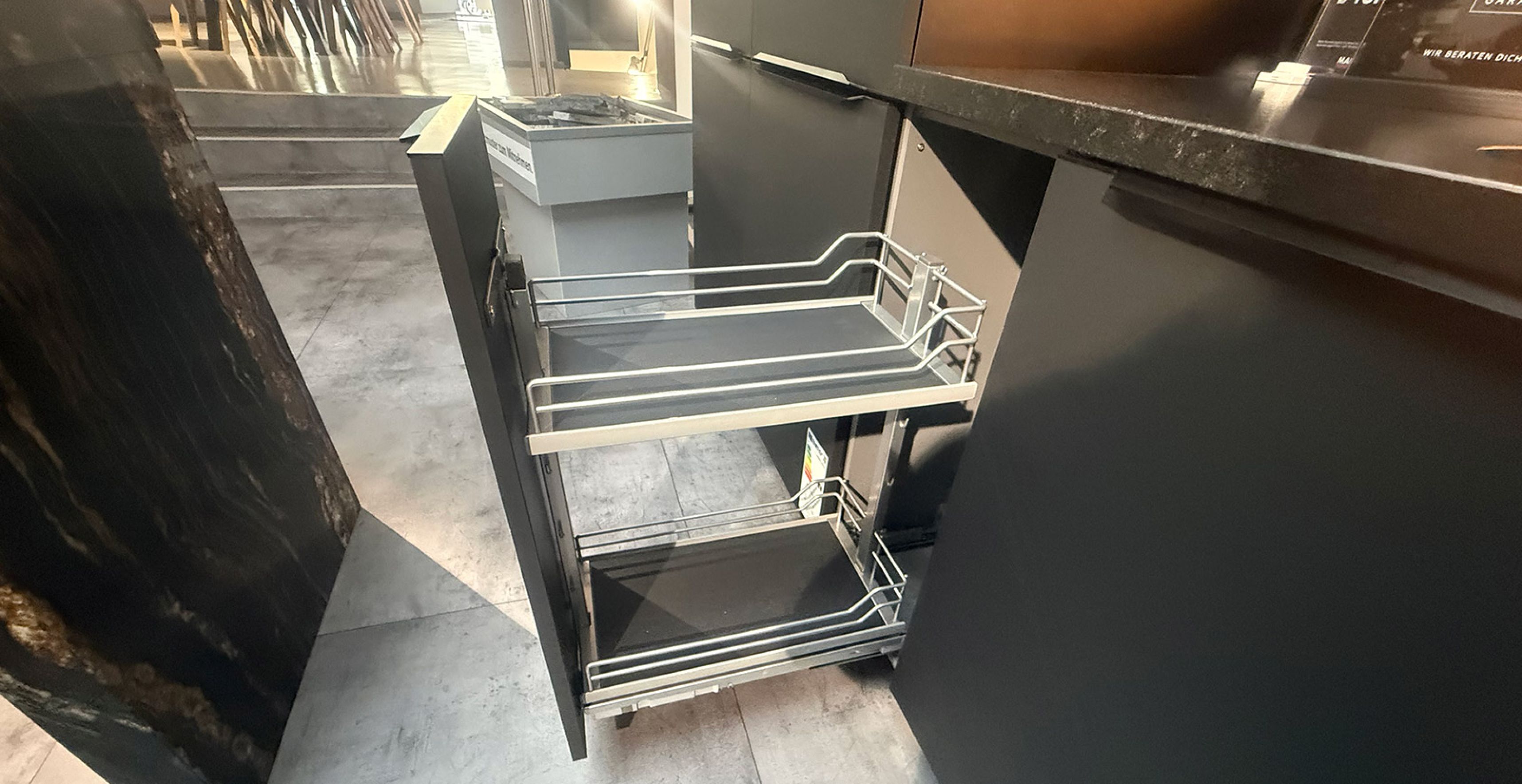 DUN05_Gewürzschrank_offen.jpg