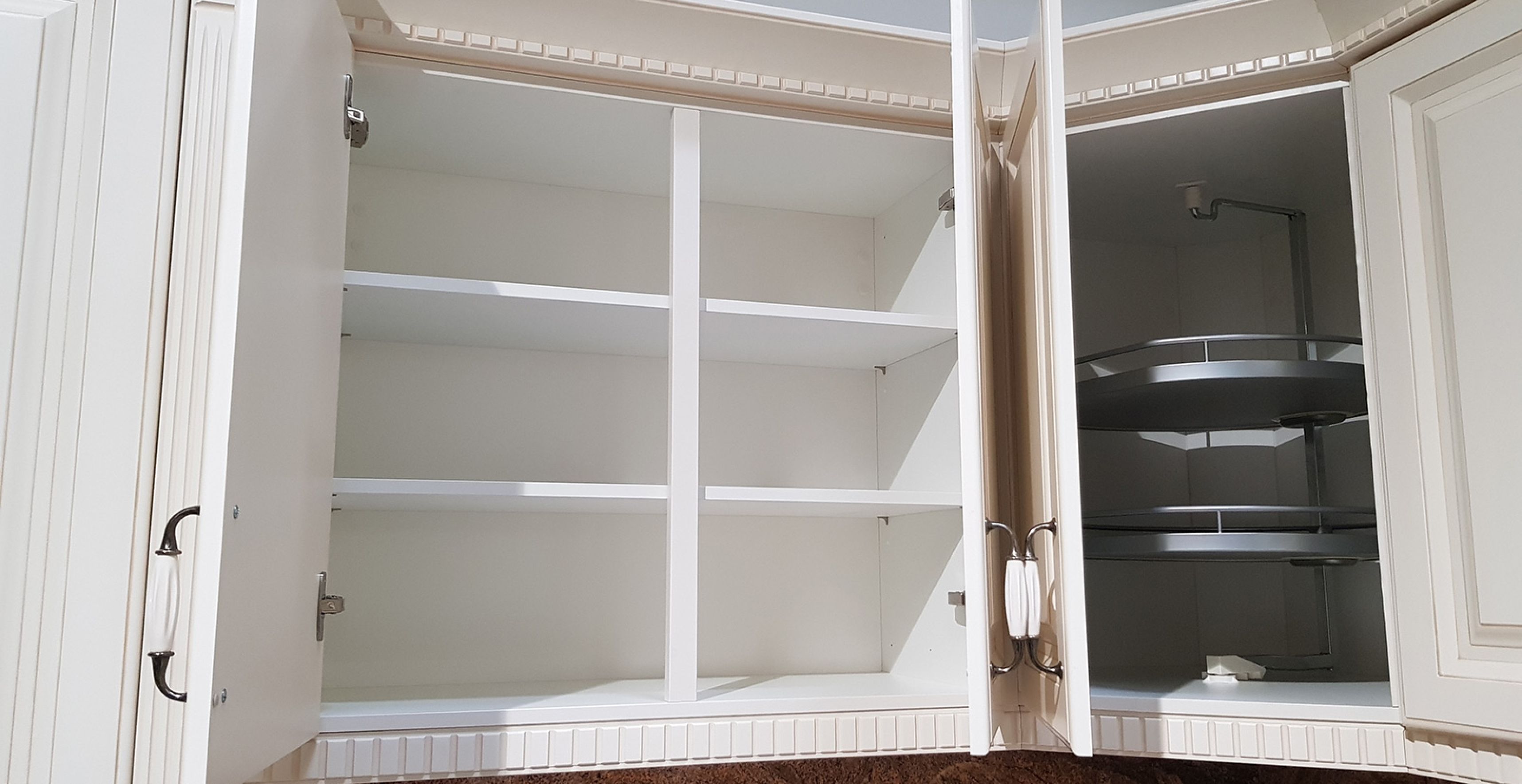 ENB17_Eckschrank_offen.jpg