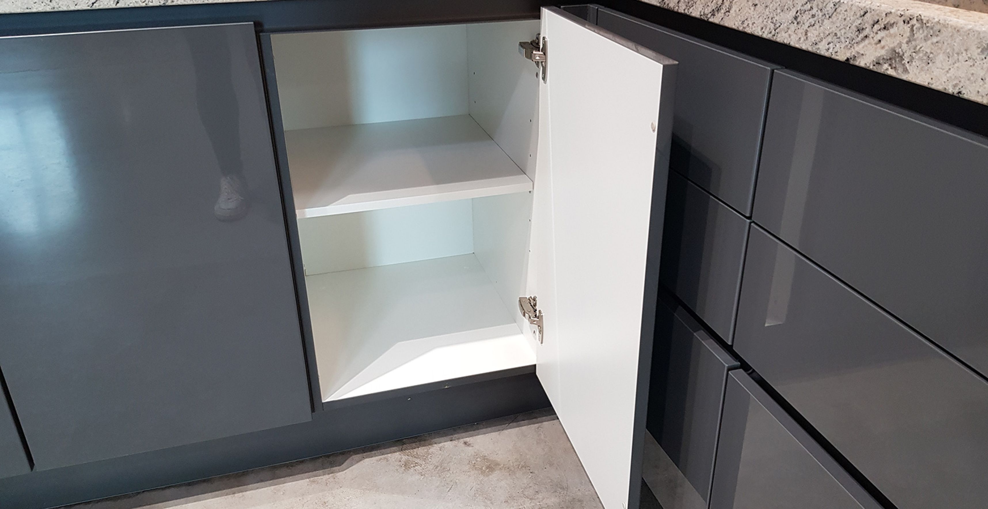 ENB47_Schrank_offen.jpg