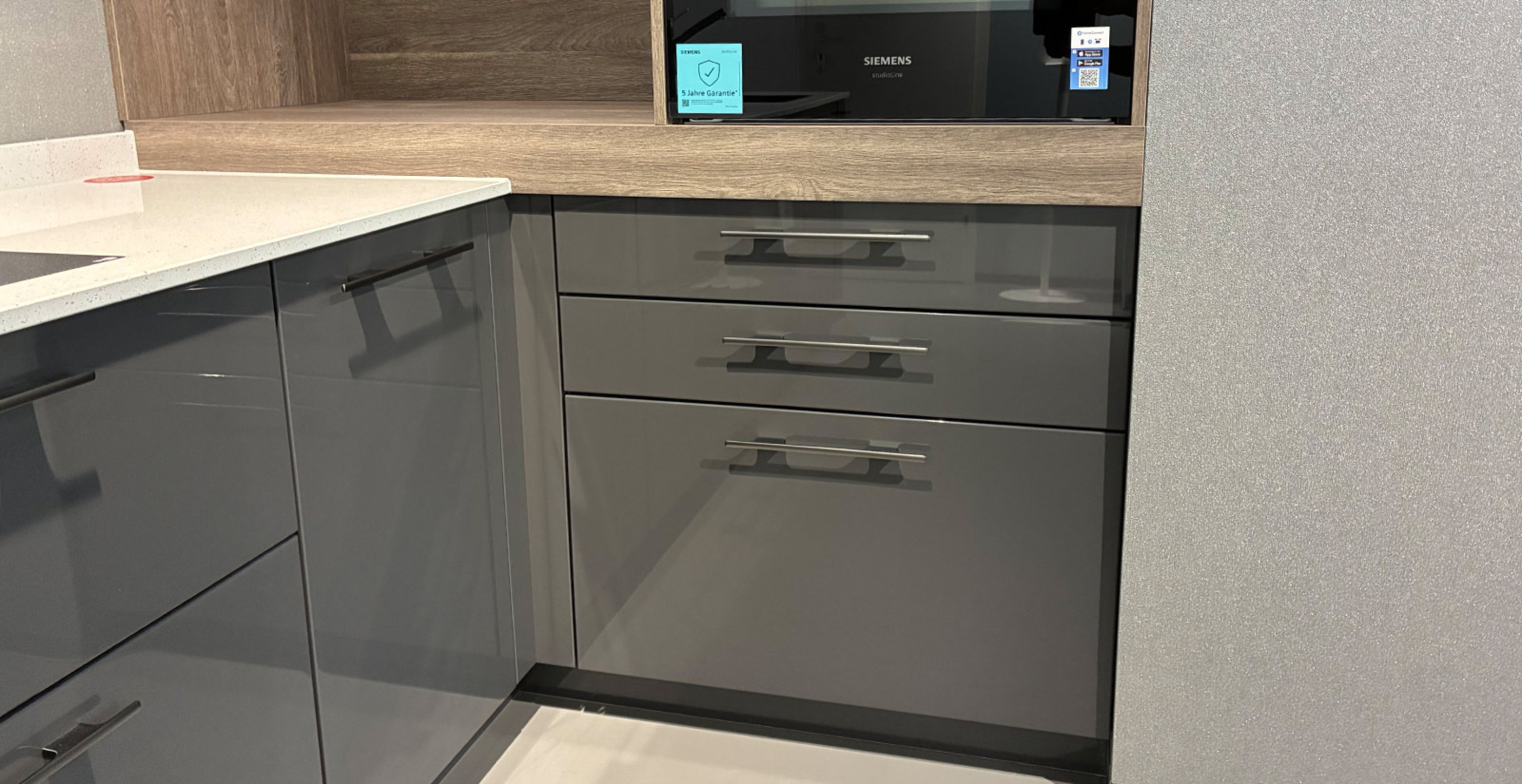 NÜN24-Unterschrank-2-geschlossen.jpg