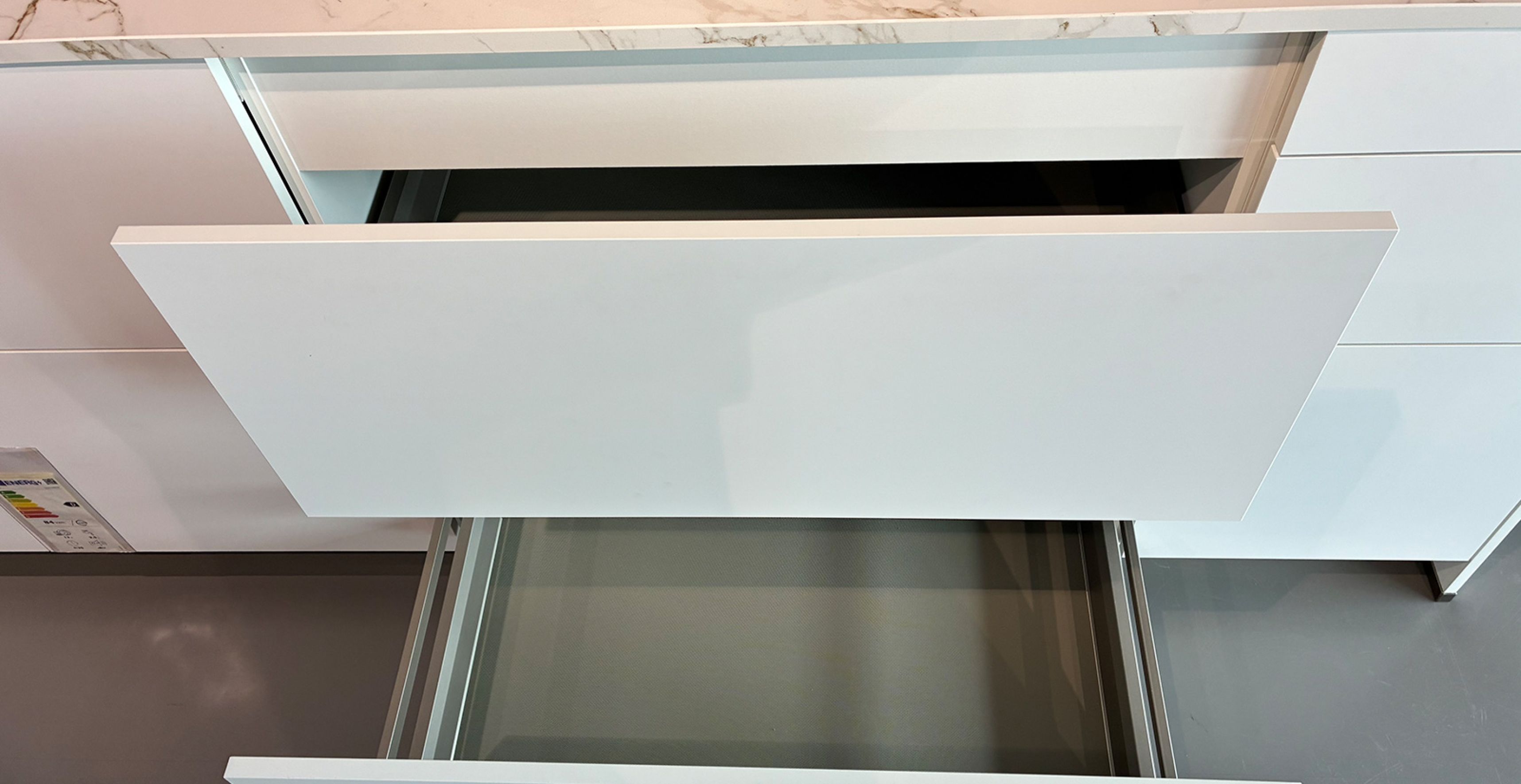 NÜW21-Unterschrank-offen.jpg