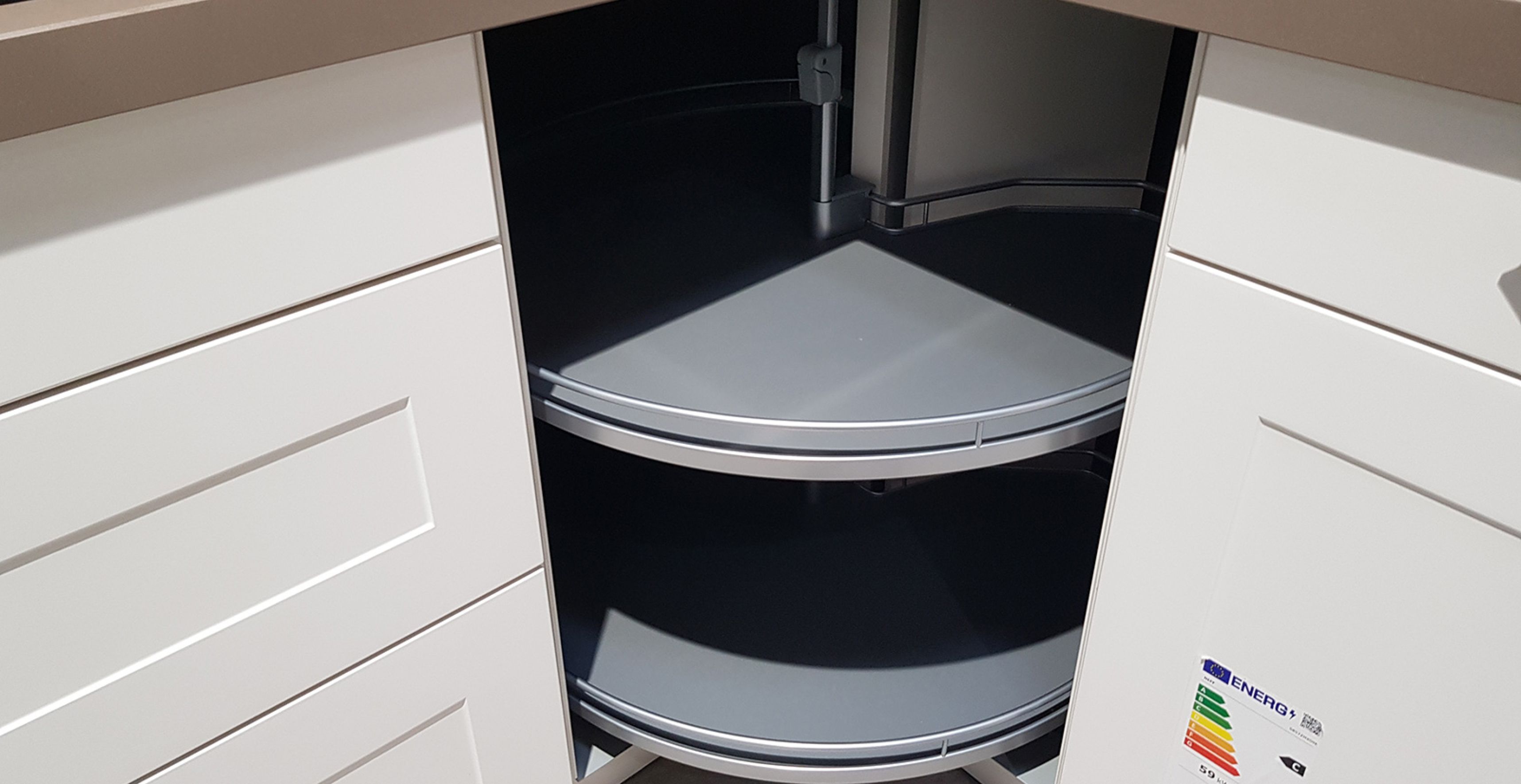 EN14_Eckschrank_offen.jpg