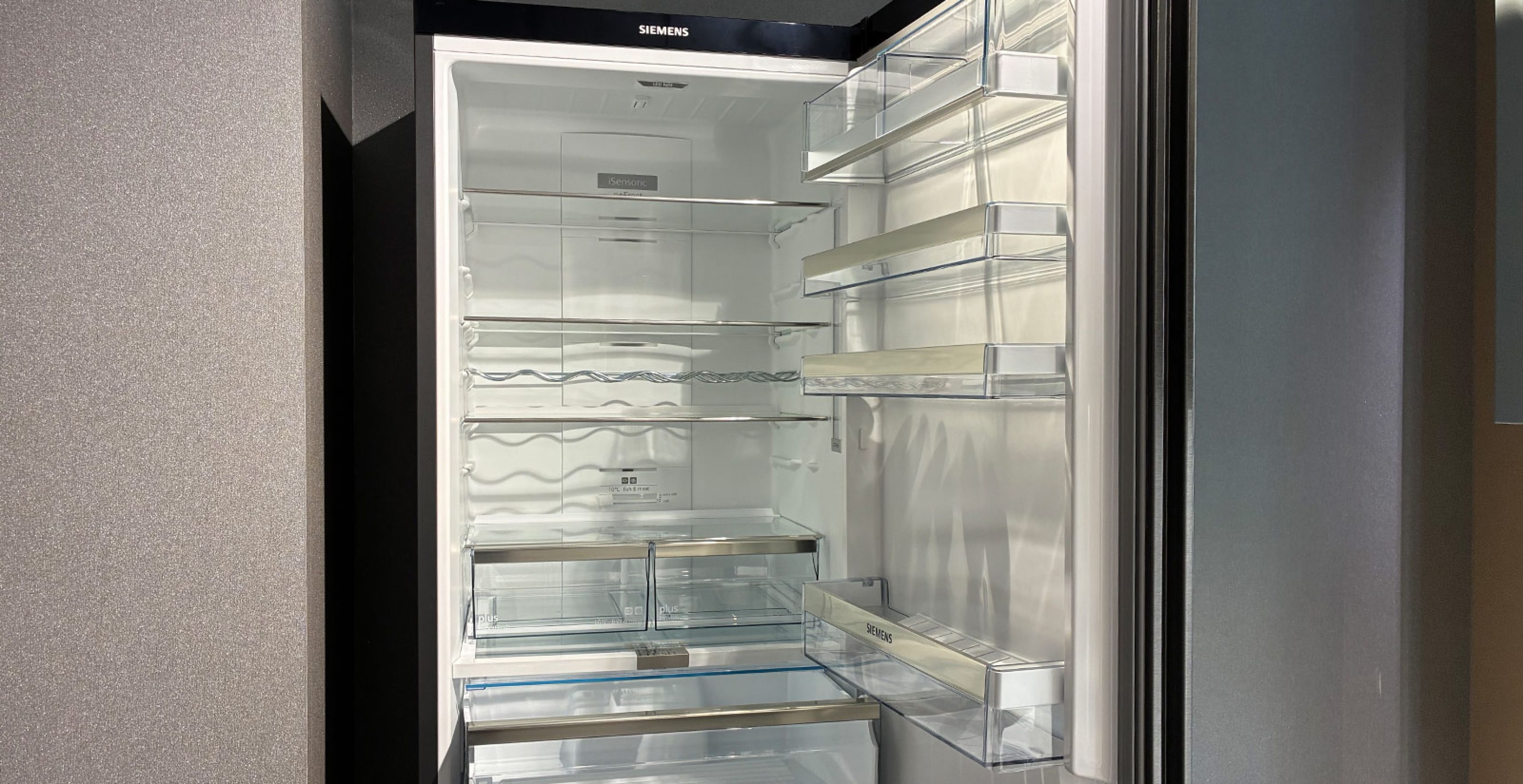 NÜN24-Kühlgefrierschrank-offen.jpg