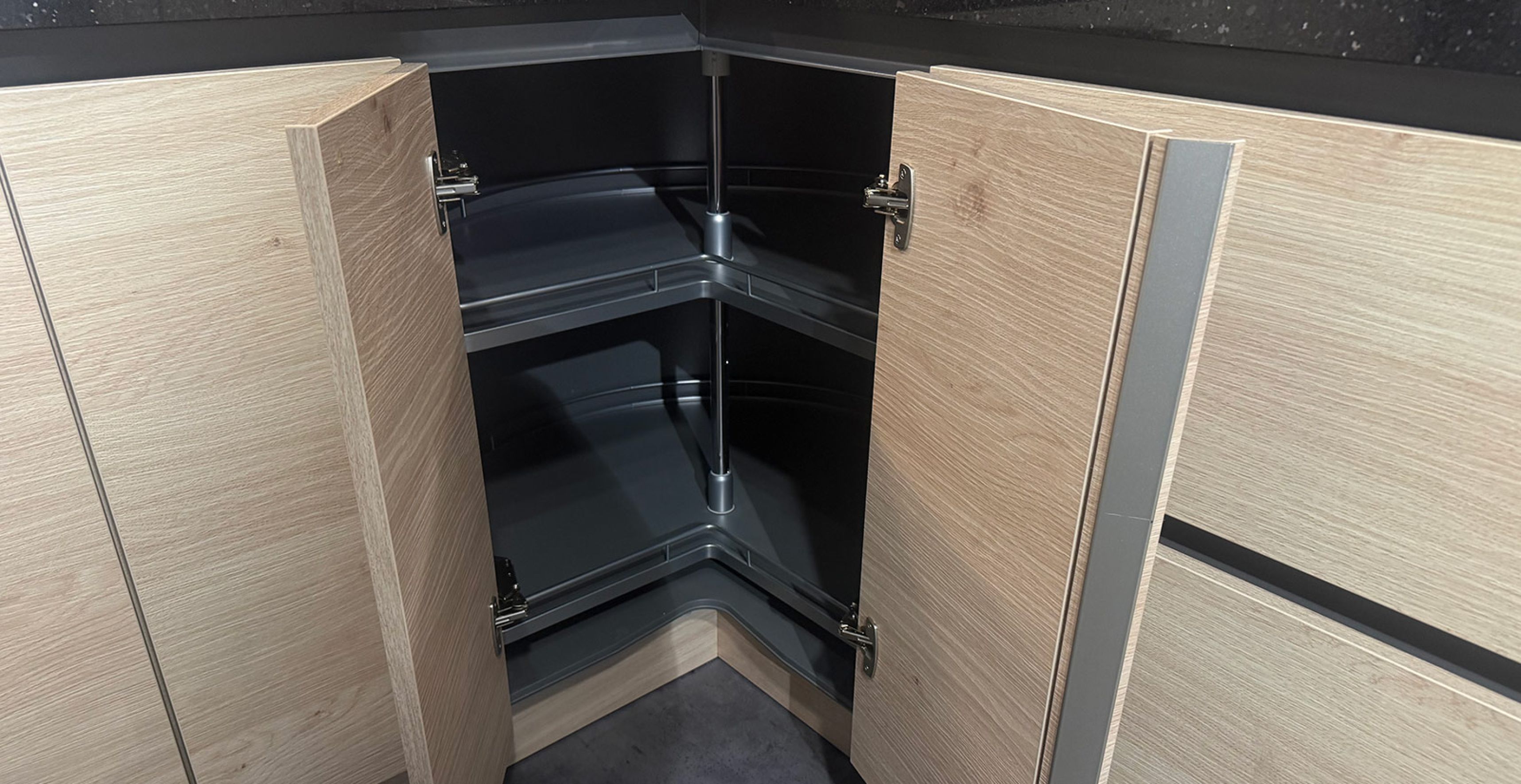 DUN06_Eckschrank.jpg