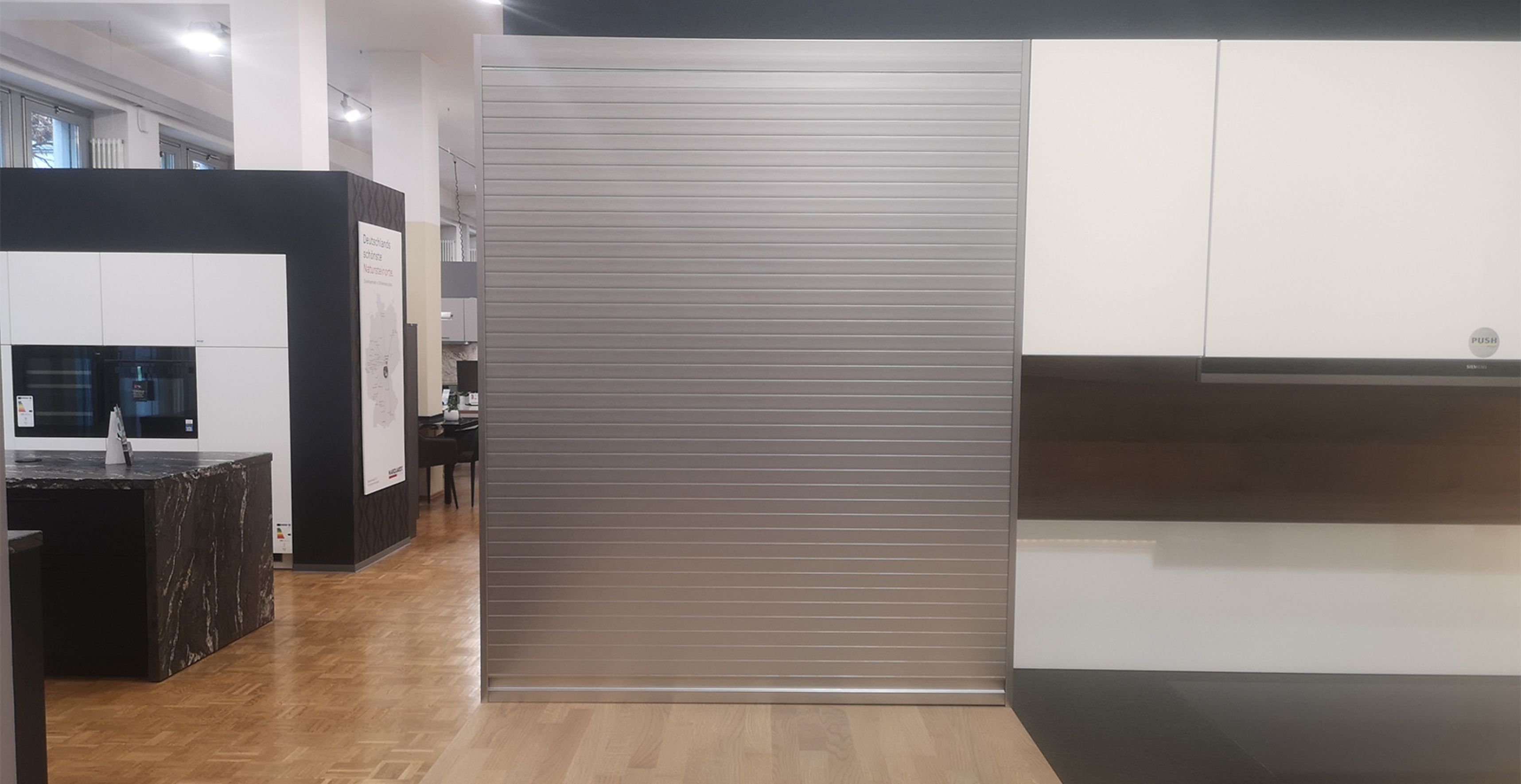 TP19_Tresenschrank_geschloßen.jpg