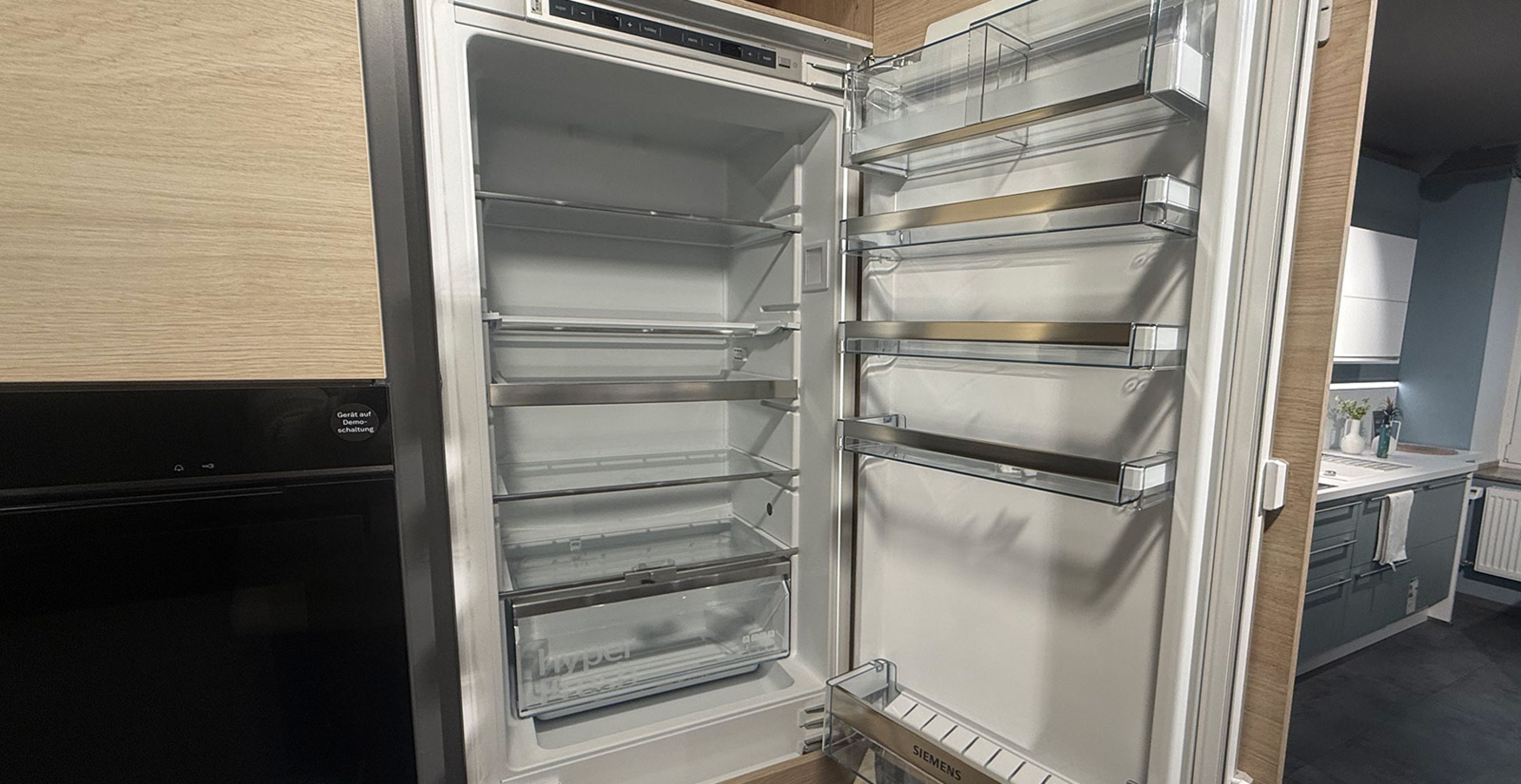 DUN08_Kühlschrank_geöffnet.jpg