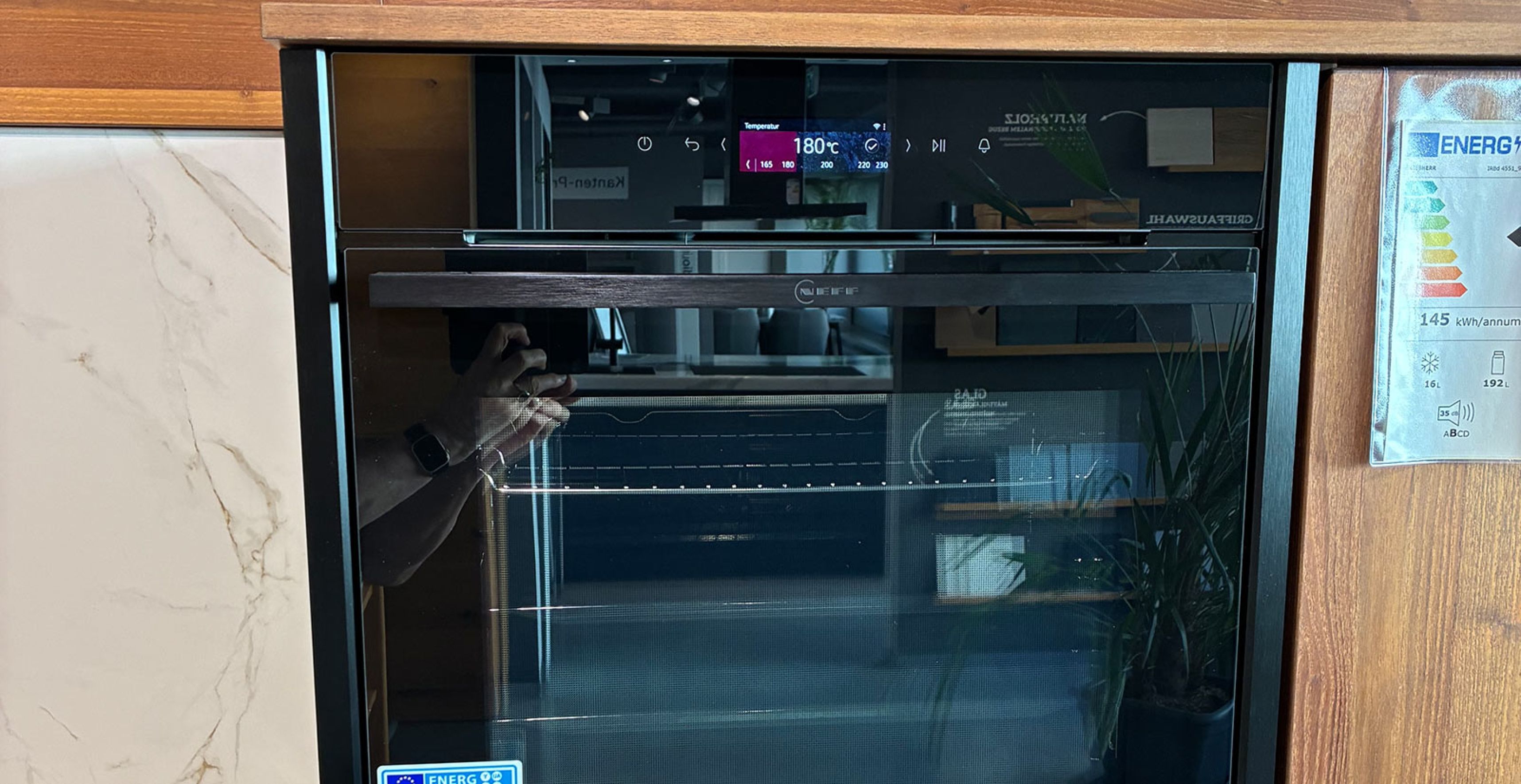 NÜW21-Backofen-geschlossen-1.jpg