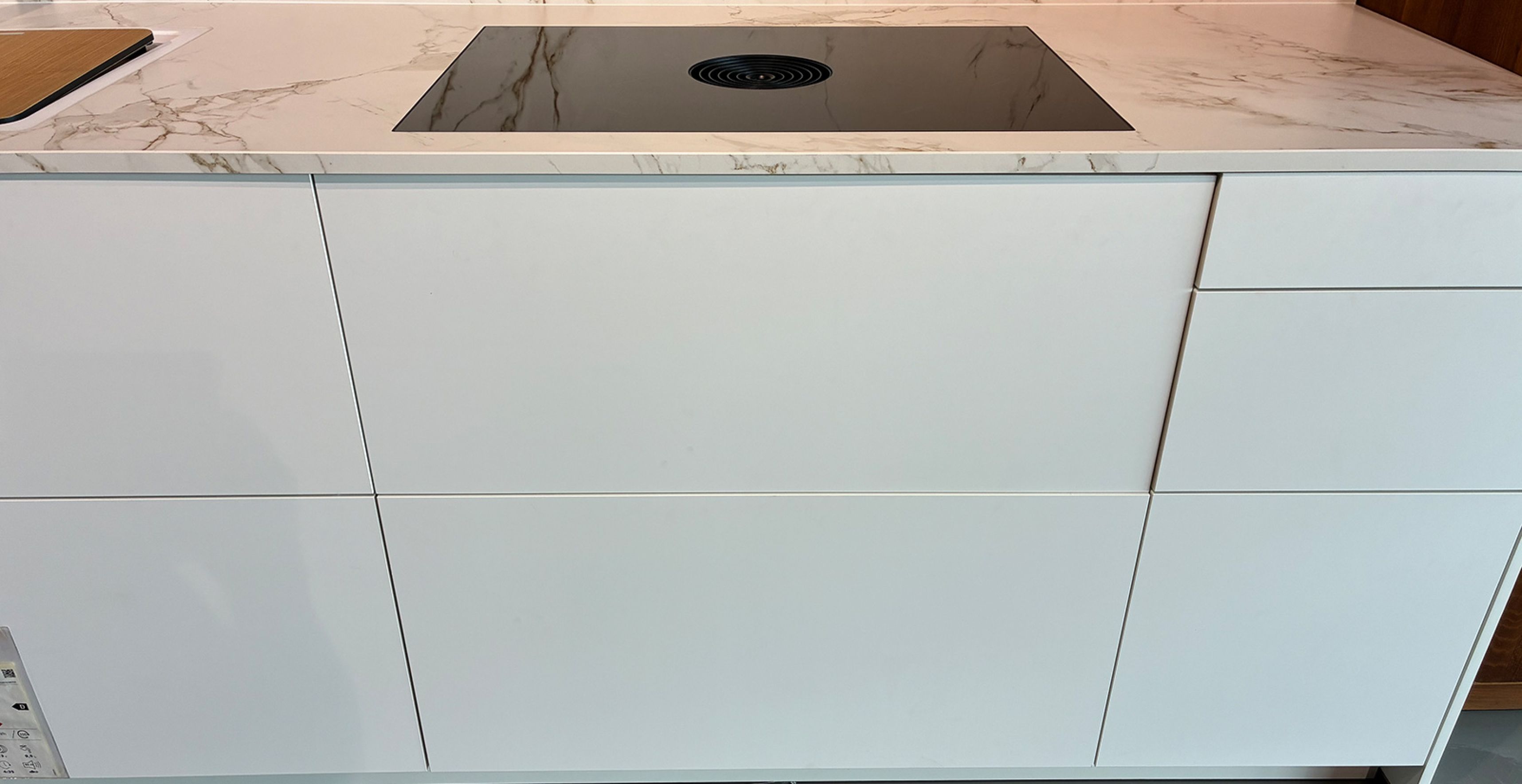 NÜW21-Unterschrank-geschlossen.jpg