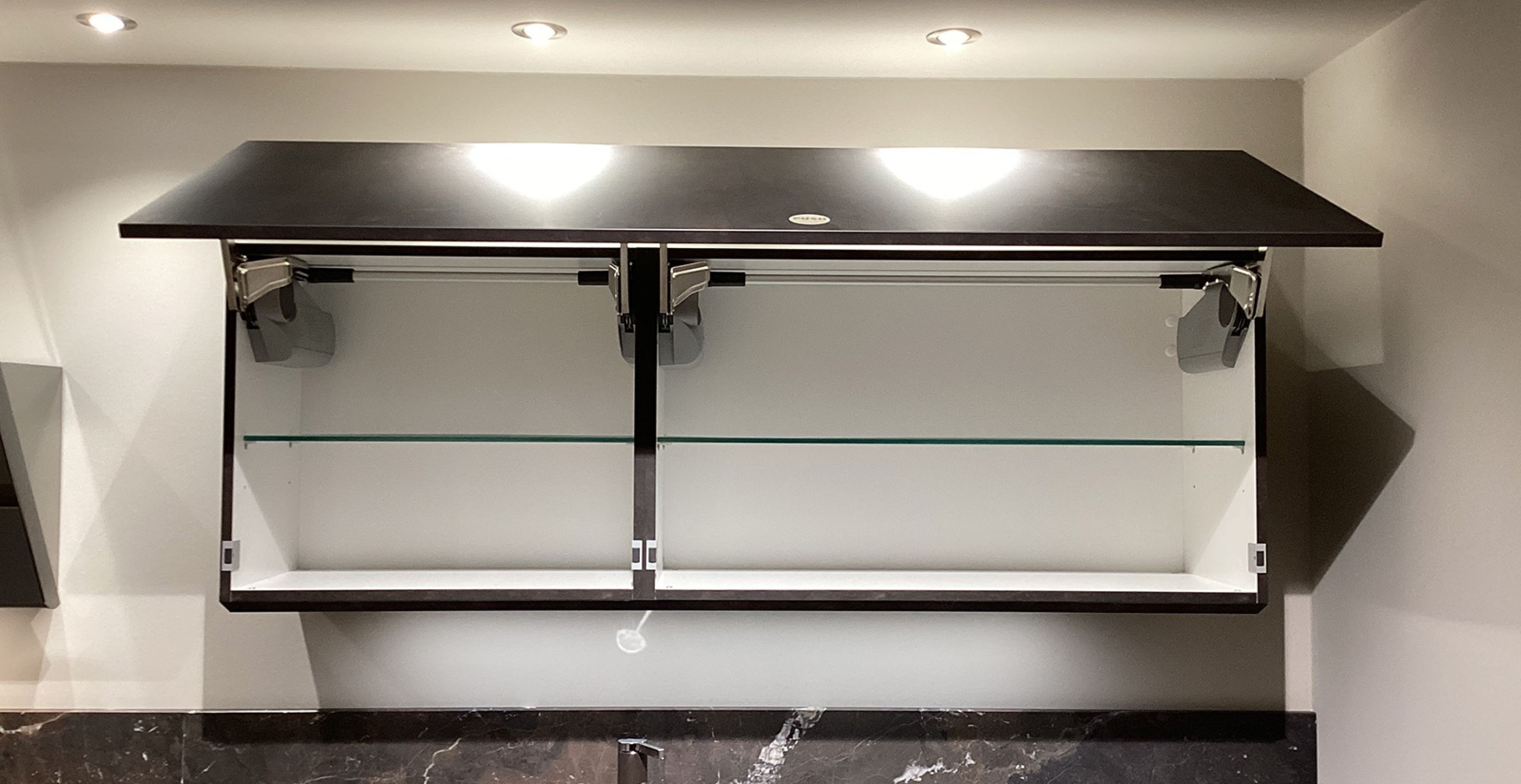 KP15-Oberschrank-geöffnet.jpg