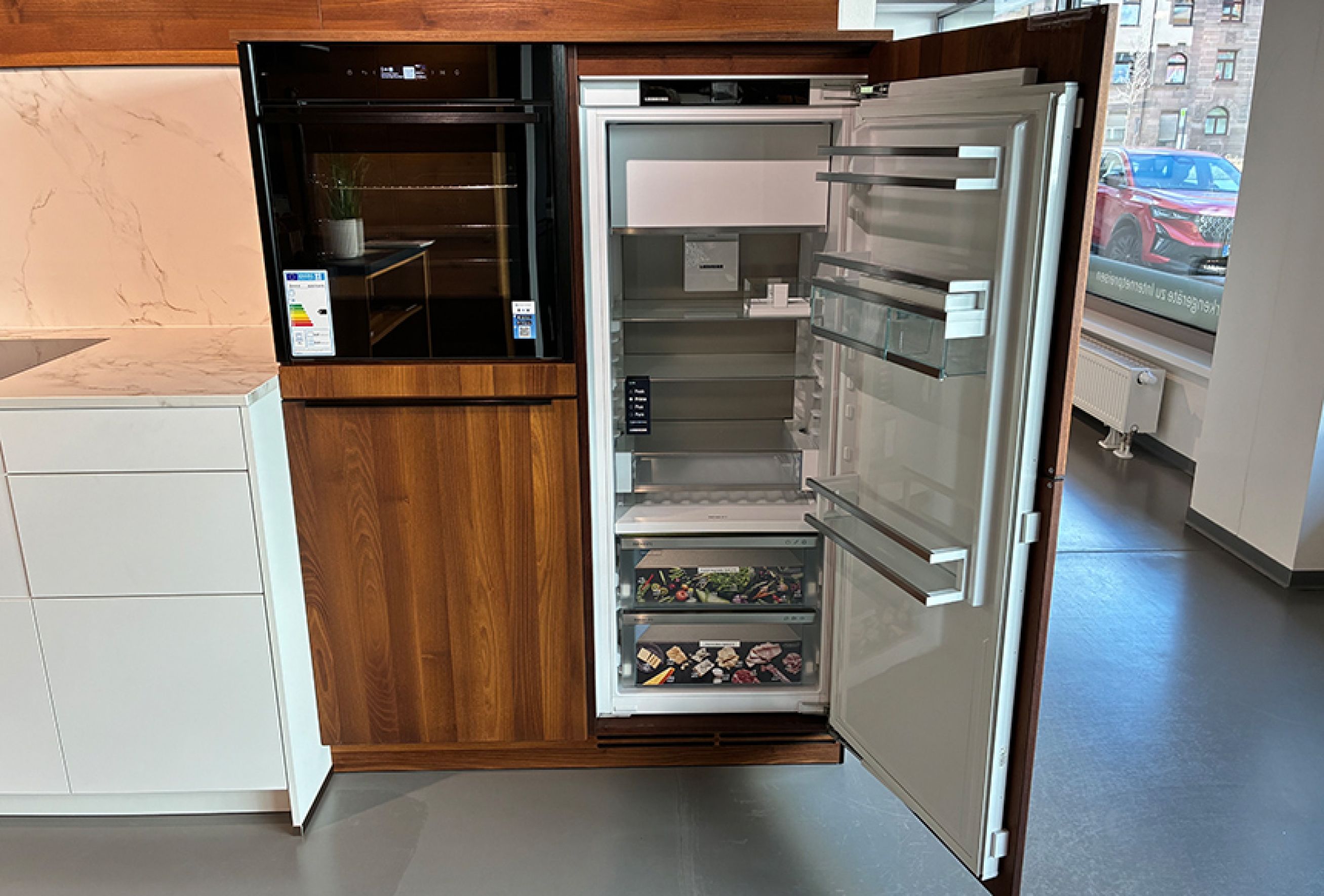NÜW21-Kühlschrank-offen_T.jpg