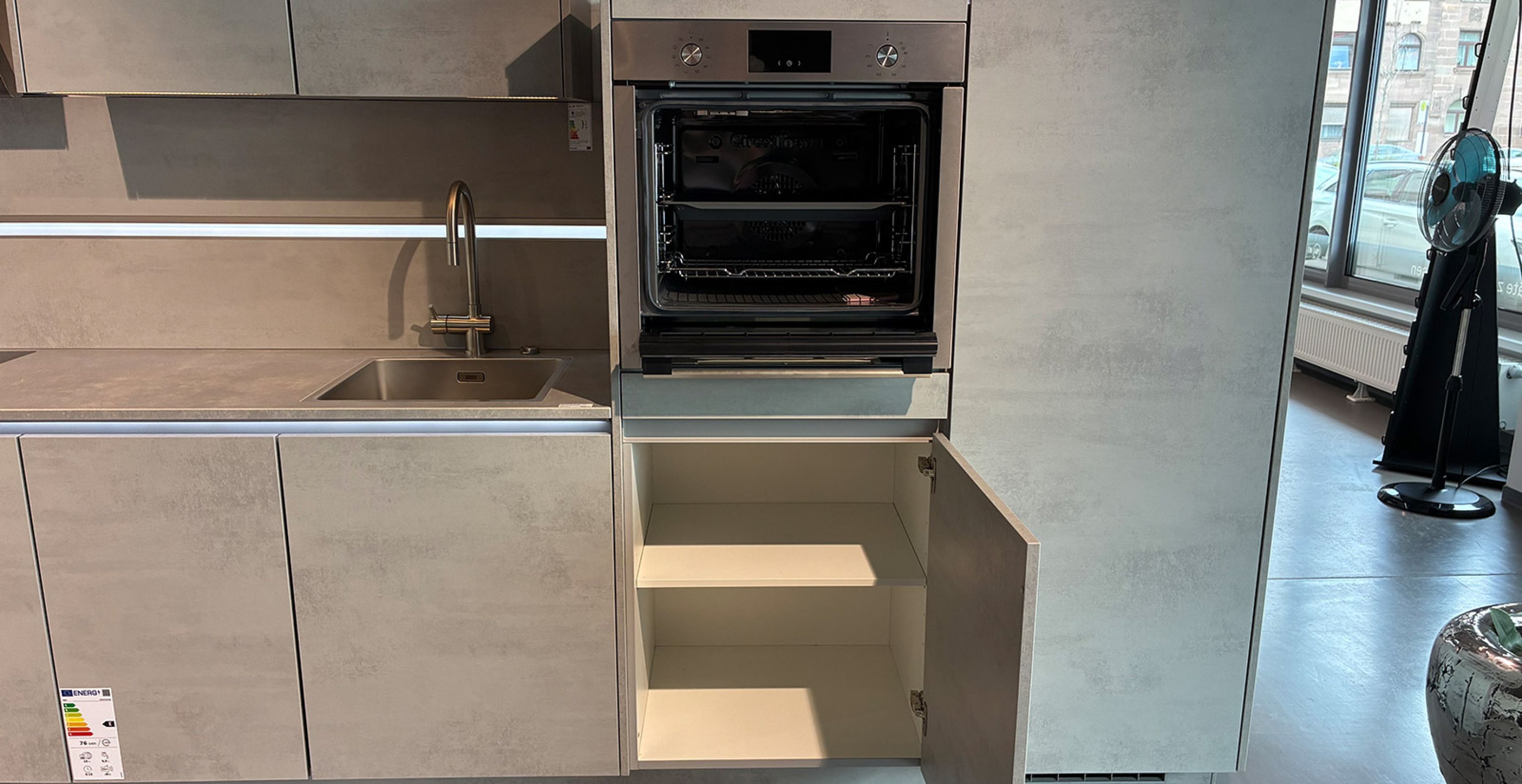 NÜNB10-Unterschrank-offen.jpg