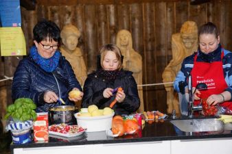 Promikochen auf dem Weihnachtsmarkt in Gotha