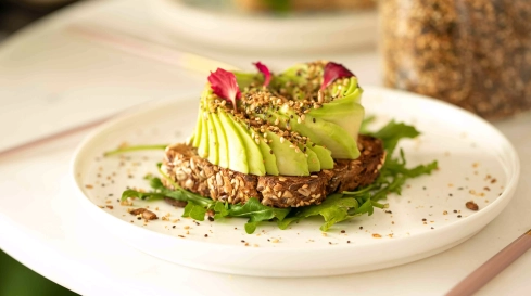 Brot mit Avocado Rose