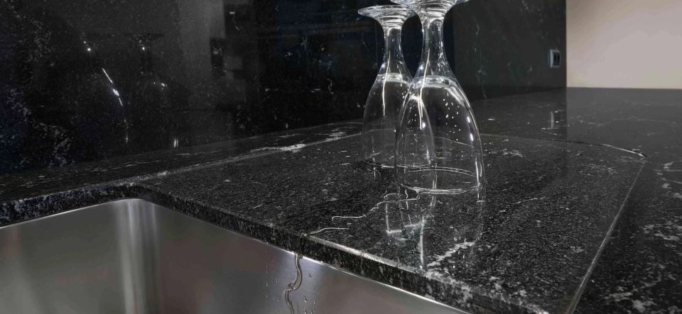 Marquardt Küchen: Granit Spüle Abtropftaße