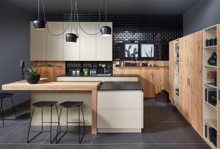 Küche mit Holz